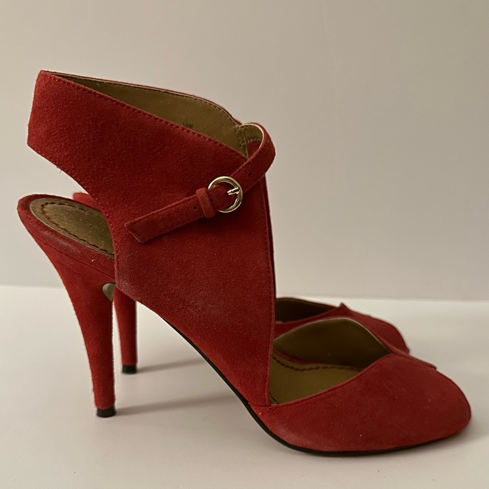 ❌sold❌ 
Red Nine West Suede Heels